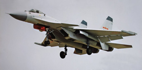 資料圖:中國(guó)殲15戰(zhàn)斗機(jī) 資料圖:中國(guó)殲15戰(zhàn)斗機(jī)