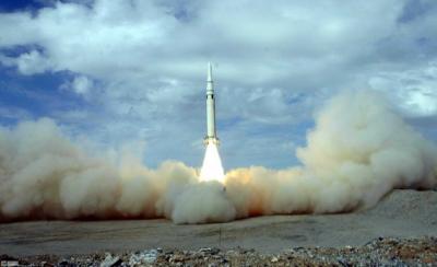 資料圖:二炮部隊發(fā)射彈道導(dǎo)彈 資料圖:二炮部隊發(fā)射彈道導(dǎo)彈