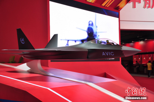 在航展上展示的國(guó)產(chǎn)四代機(jī)模型 在航展上展示的國(guó)產(chǎn)四代機(jī)模型