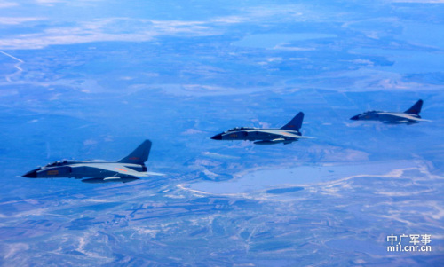 中國飛豹戰(zhàn)機赴俄途中 中國飛豹戰(zhàn)機赴俄途中