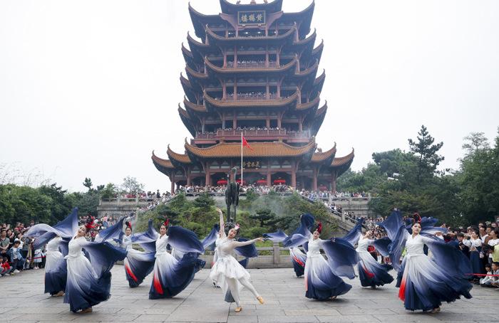 賞景、逛展、看表演 民眾樂(lè)享假期