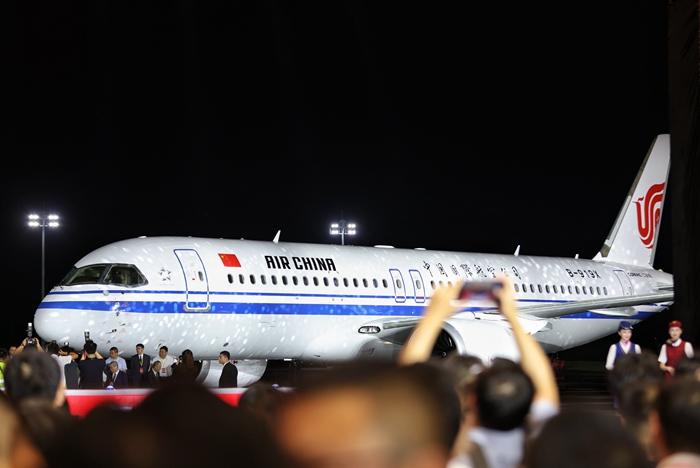 國航、南航接收首架C919飛機