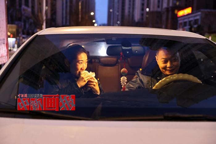 這對(duì)列車長夫妻：春運(yùn)中的“南來北往”