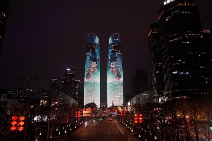 成都點(diǎn)亮地標(biāo) 慶?！赌倪钢[?！房偲狈客黄?00億元