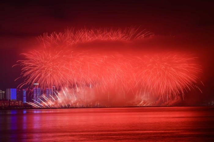 海口元宵煙花晚會點(diǎn)亮夜空
