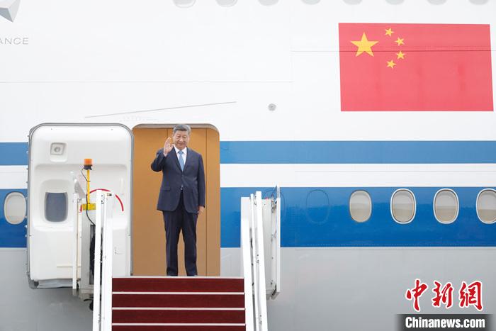 習(xí)近平抵達(dá)吉隆坡對(duì)馬來(lái)西亞進(jìn)行國(guó)事訪(fǎng)問(wèn)