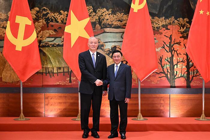 蔡奇同越共中央政治局委員、中央書(shū)記處常務(wù)書(shū)記陳錦繡舉行會(huì)談