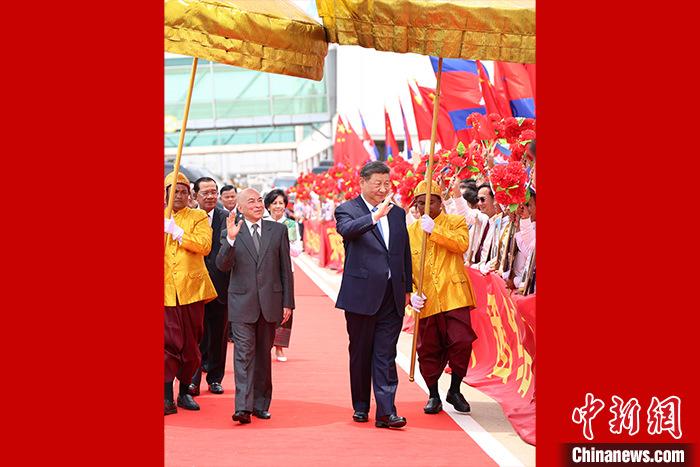習(xí)近平抵達(dá)金邊對(duì)柬埔寨進(jìn)行國(guó)事訪(fǎng)問(wèn)