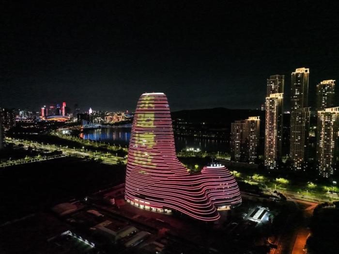 廣西南寧高樓、地標“點燈”迎東博