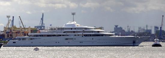阿布拉莫維奇的新私人游艇在德國(guó)漢堡下水