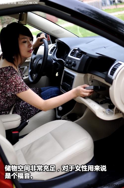 空間不輸緊湊型車 斯柯達晶銳詳細體驗