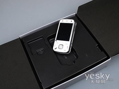 800萬像素拍照旗艦 白色諾基亞N86開箱圖賞