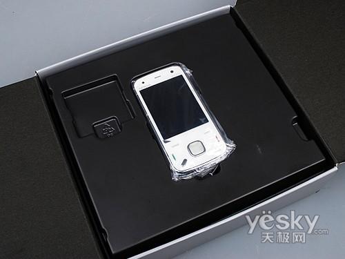 800萬像素拍照旗艦 白色諾基亞N86開箱圖賞