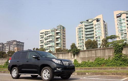 鐵漢也會(huì)貼心 試駕新款豐田普拉多VX