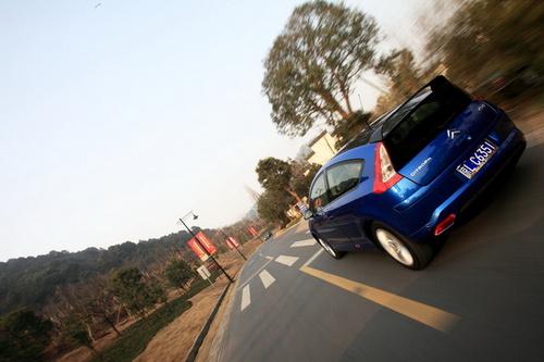 試駕雪鐵龍C4 VTS轎跑車