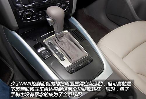 標(biāo)配天窗和電尾門 實(shí)拍國(guó)產(chǎn)奧迪Q5 2.0T