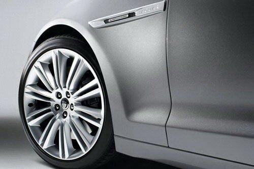 挑戰(zhàn)奢華極限 捷豹XJ3.0D決戰(zhàn)寶馬730D 汽車(chē)之家 挑戰(zhàn)奢華極限 捷豹XJ3.0D決戰(zhàn)寶馬730D 汽車(chē)之家