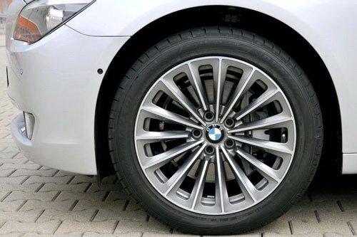 挑戰(zhàn)奢華極限 捷豹XJ3.0D決戰(zhàn)寶馬730D 汽車(chē)之家 挑戰(zhàn)奢華極限 捷豹XJ3.0D決戰(zhàn)寶馬730D 汽車(chē)之家