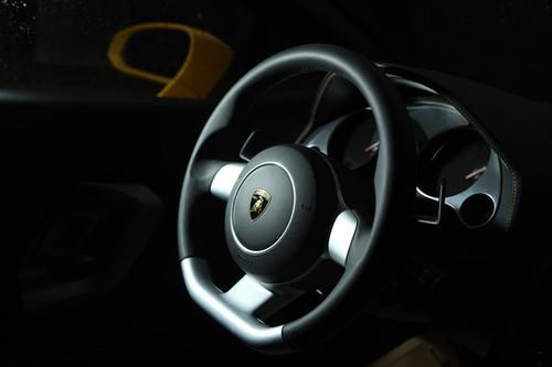 風(fēng)馬牛也相及 對比試駕法拉利/蘭博基尼