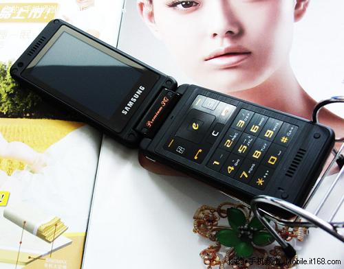 電信定制:三星 W799