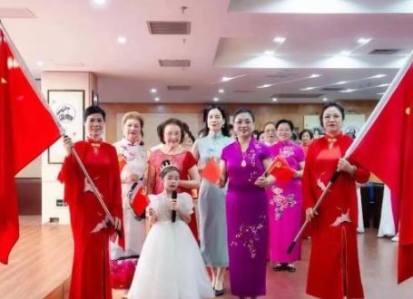 旗袍會(huì)長(zhǎng)：在“她”時(shí)代，做她自己