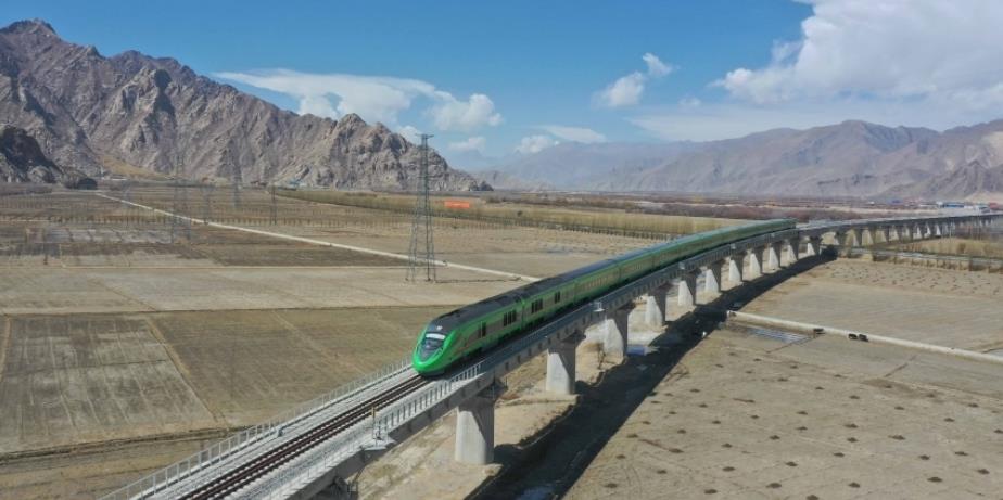 中國速度，讓奇跡不斷發(fā)生<p>有一種速度叫中國速度，有一種效率是中國效率。這十年，中國速度一次次驚艷世界。<p>