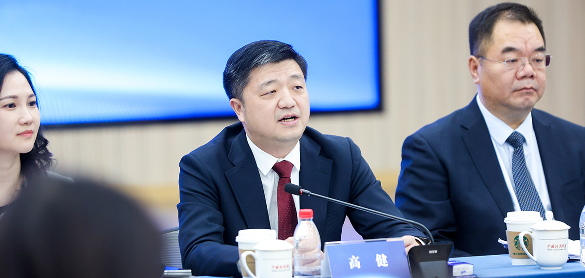 國(guó)家發(fā)改委國(guó)際司副司長(zhǎng)高?。褐γ涝谌A跨國(guó)企業(yè)更好融入新發(fā)展格局<p>    高健強(qiáng)調(diào)，中國(guó)擴(kuò)大高水平開放的決心不變。中國(guó)政府一如既往歡迎包括美國(guó)企業(yè)在內(nèi)的各國(guó)企業(yè)來(lái)華發(fā)展、在華發(fā)展。<p>