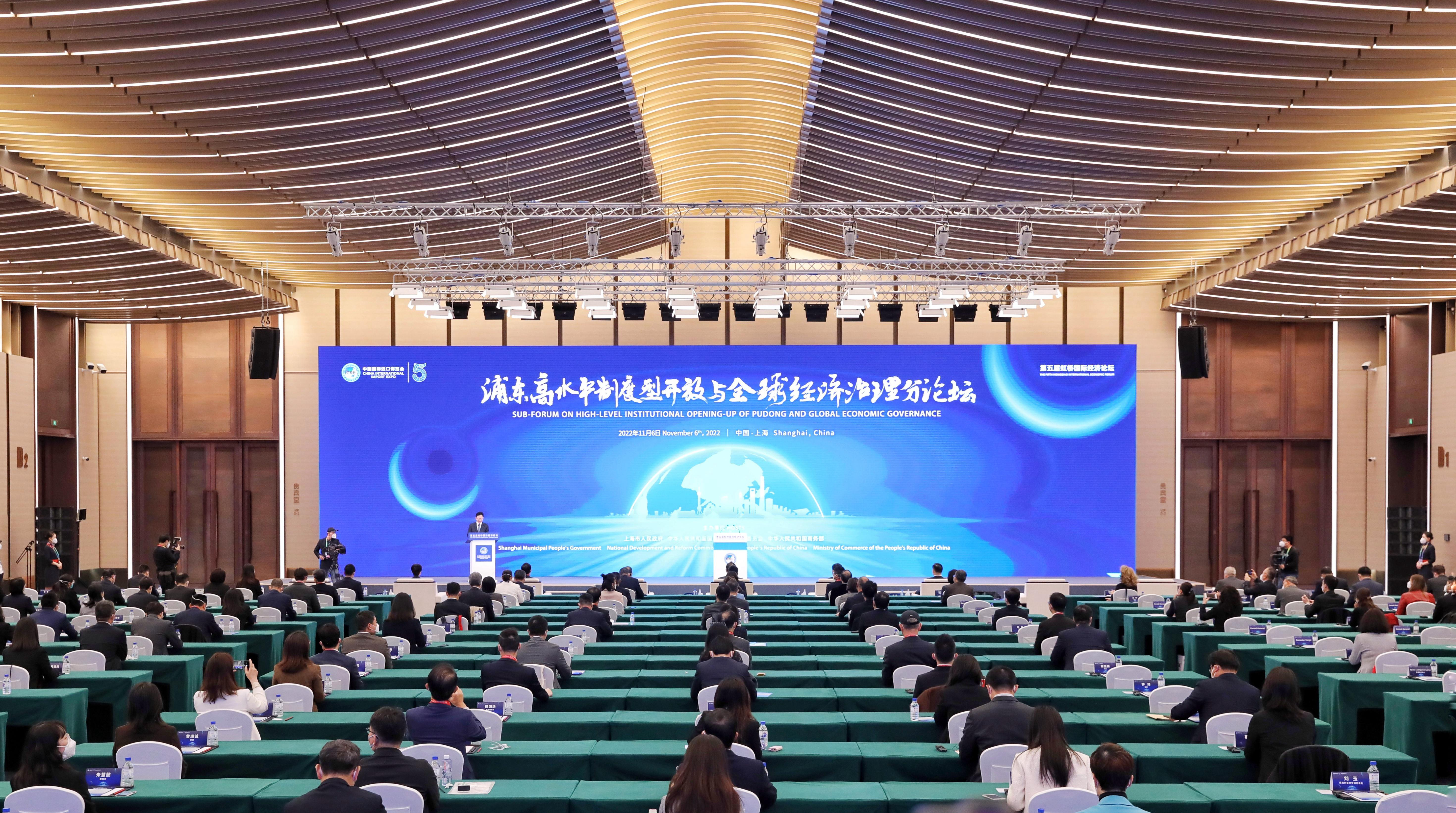 <h2>全球市場主體“解碼”浦東引力</h2><p>作為中國改革開放的一面旗幟，浦東始終挺立在對外開放的最前沿。對于全球的市場主體而言，浦東有著非同一般的引力。</p>