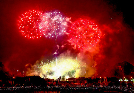 桂林元宵節(jié)音樂煙花秀七彩鬧元宵