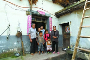 走近云南彝良地震災(zāi)區(qū)留守老人:3天吃5頓土豆