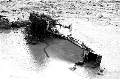 云南彝良地震災(zāi)區(qū)暴雨引發(fā)泥石流致63人受傷