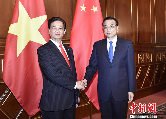 李克強(qiáng)會見越南總理阮晉勇:妥善處理和管控好海上分歧