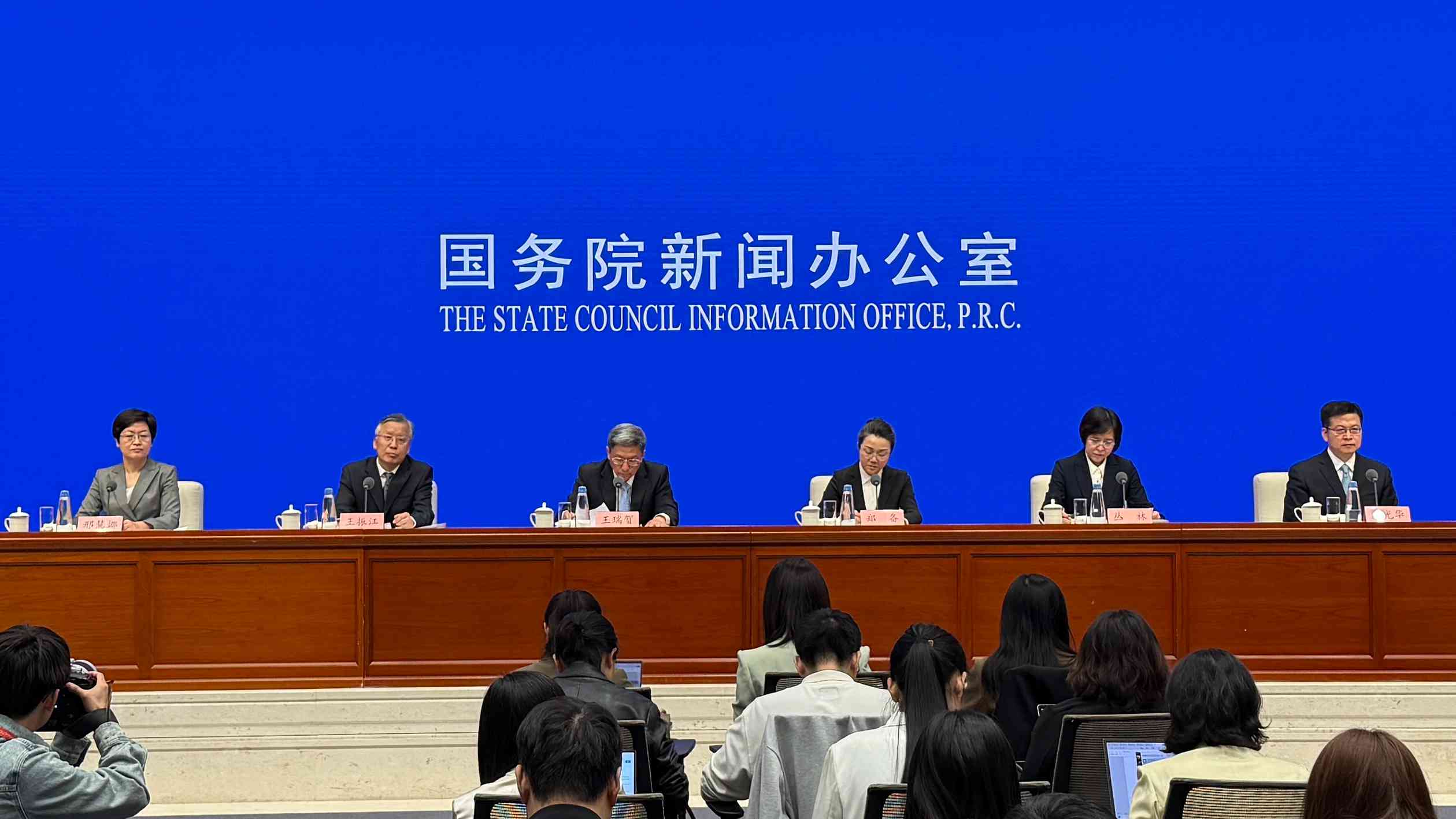 國(guó)新辦舉行新聞發(fā)布會(huì) 介紹《中華人民共和國(guó)民營(yíng)經(jīng)濟(jì)促進(jìn)法》有關(guān)情況 