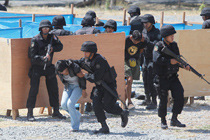 高清:菲律賓開(kāi)展人質(zhì)解救演習(xí)