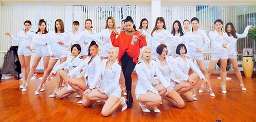 王蓉《啪啪S舞》大熱引發(fā)大眾追求快樂(lè)