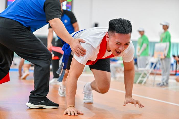 “大象拔河”！一場(chǎng)力與技的較量