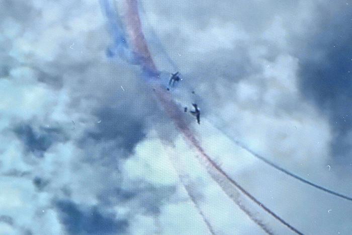 法國飛行表演隊兩架飛機相撞