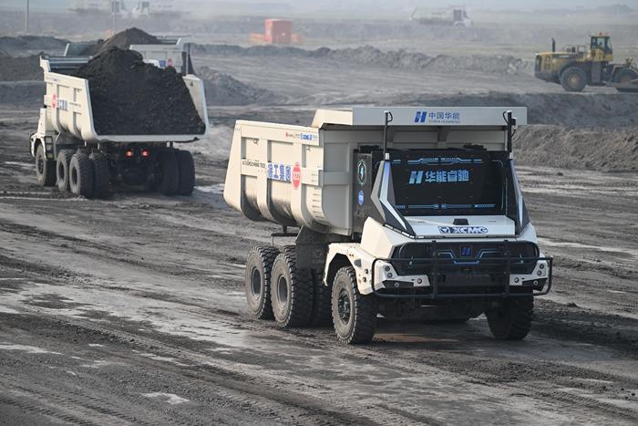 全球首個(gè)百臺(tái)純電動(dòng)無(wú)人駕駛礦用卡車(chē)集群投運(yùn)